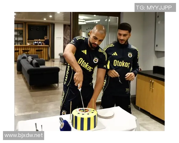 足球场上最搞笑球星盘点：从滑稽失误到奇葩庆祝瞬间